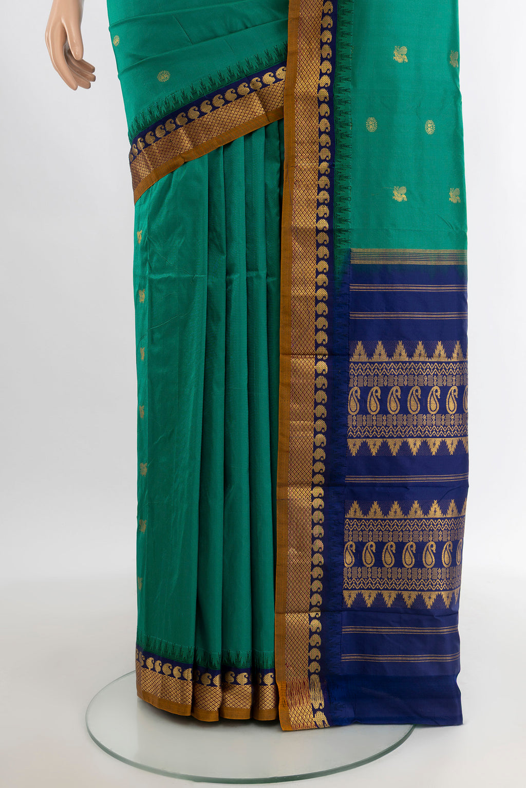 Pleats and pallu of Teal Bangalore Silk - kadyal Saree with Zari Butta on the body and Zari Border. 