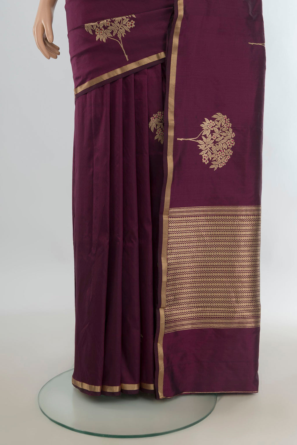Pleats and pallu of Pure Silk Coffee Brown Banarasi Katan Saree with Zari Butta on the body and Zari Border. 