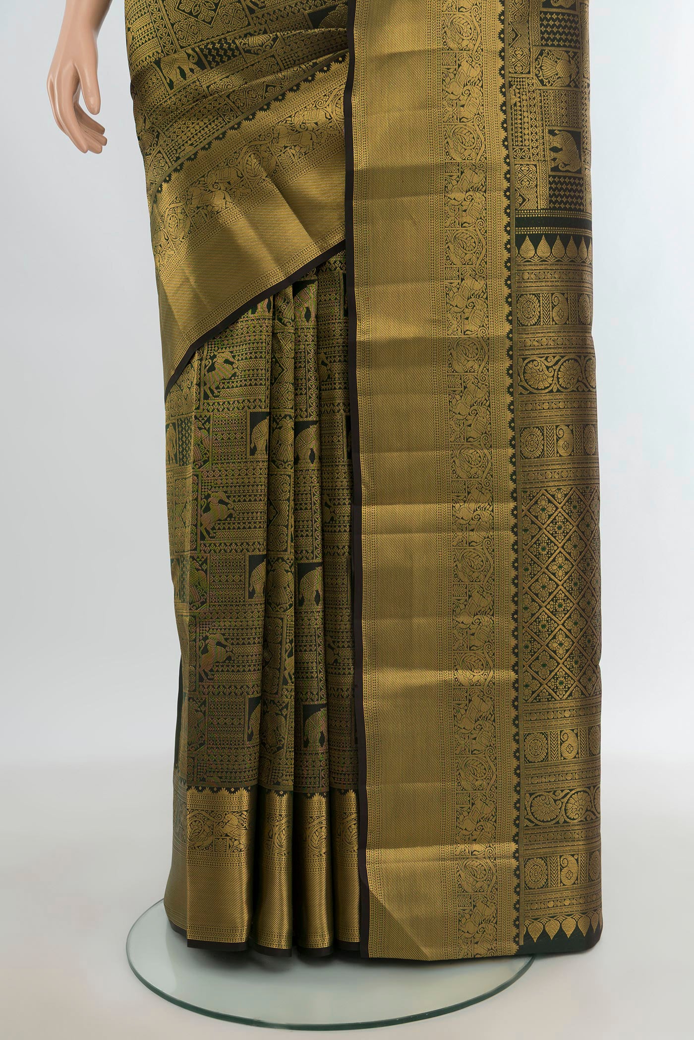 Pleats and pallu of Bottle Green Kanchipuram Silk Saree with Zari Brocade on the body and Zari Border. 