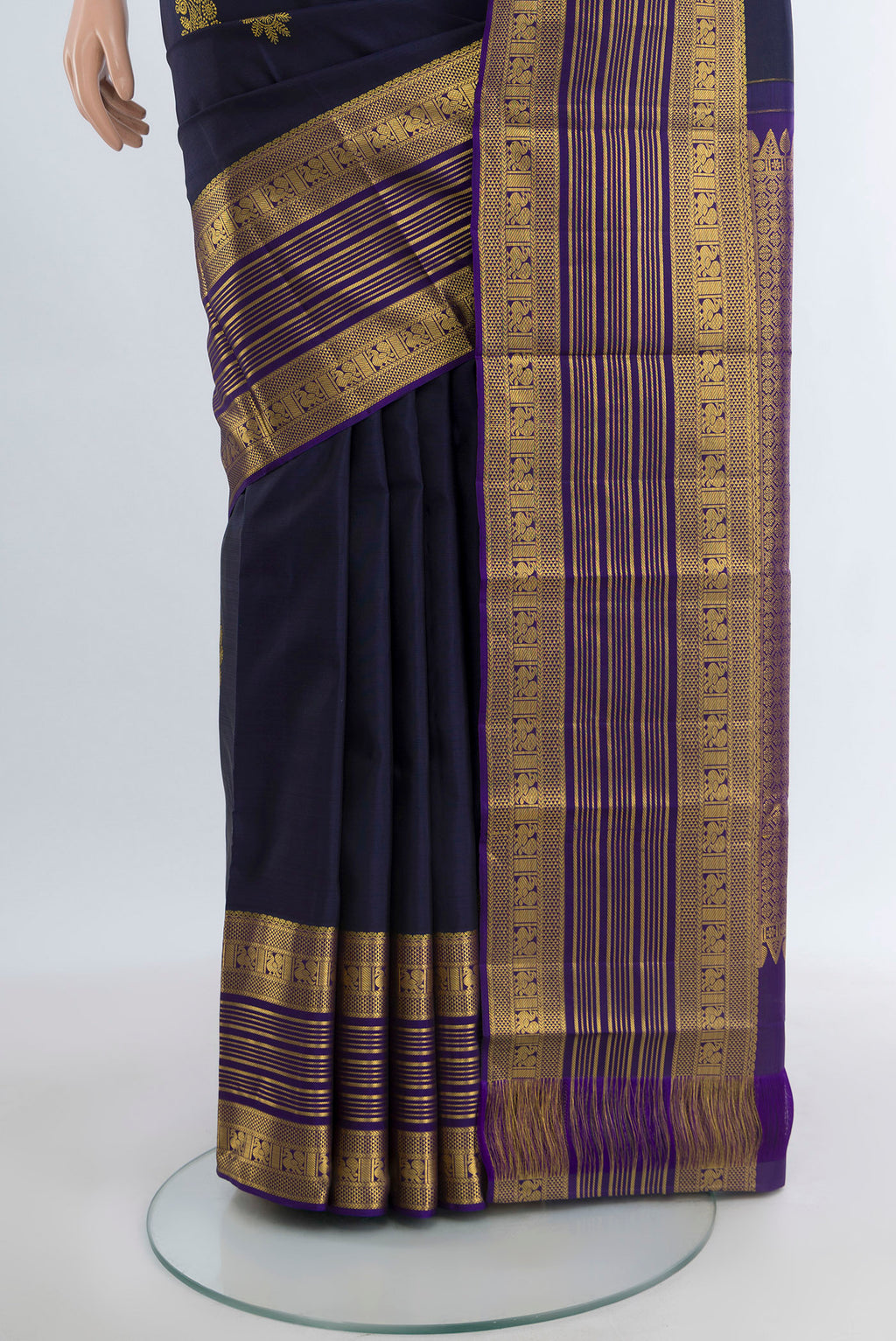 Pleats and pallu of Navy Blue Kanchipuram Silk Saree with Zari Butta on the body and Zari Border. 
