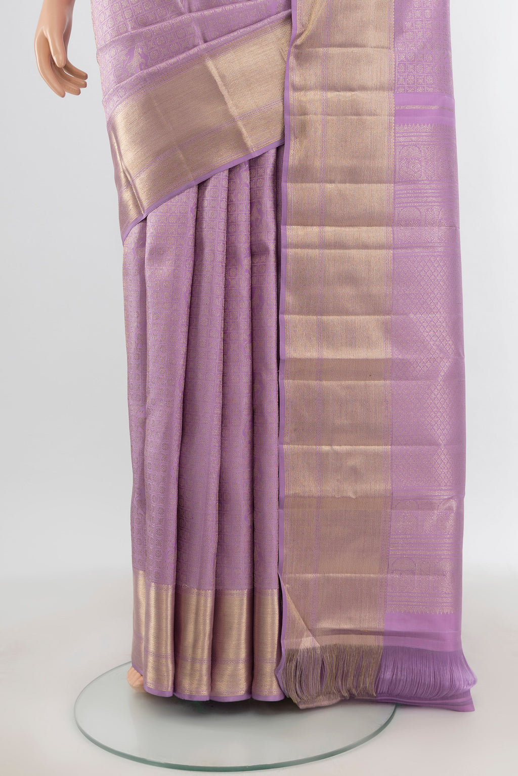 Pleats and pallu of Lavender Kanchipuram Silk Saree with Zari Brocade on the body and Zari Border. 