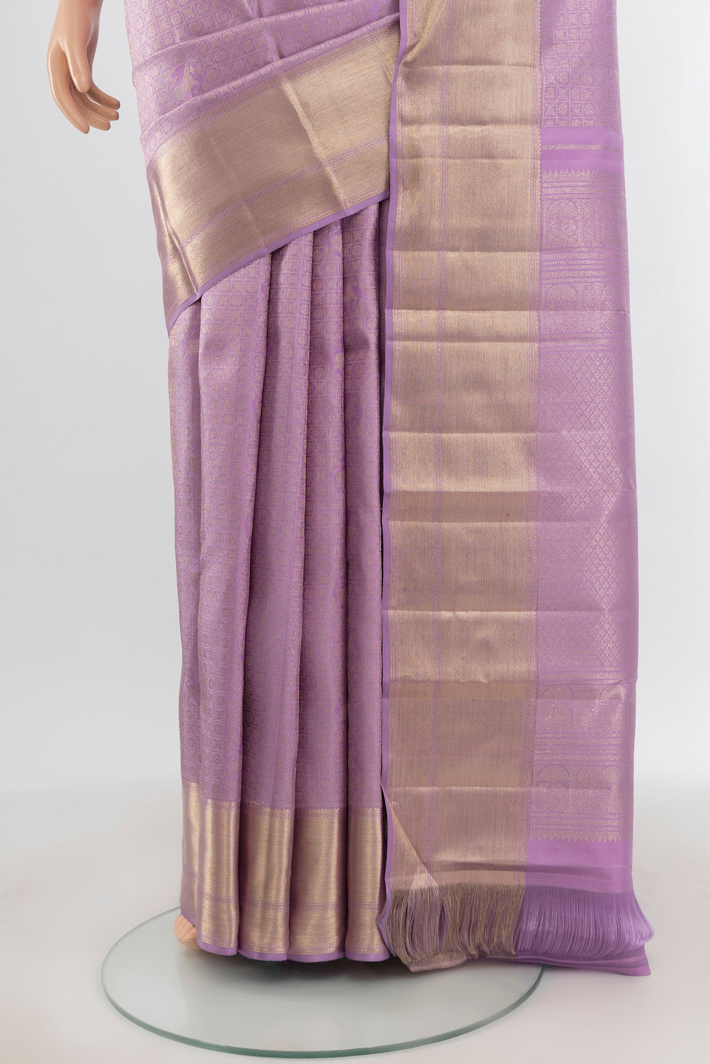 Pleats and pallu of Lavender Kanchipuram Silk Saree with Zari Brocade on the body and Zari Border. 