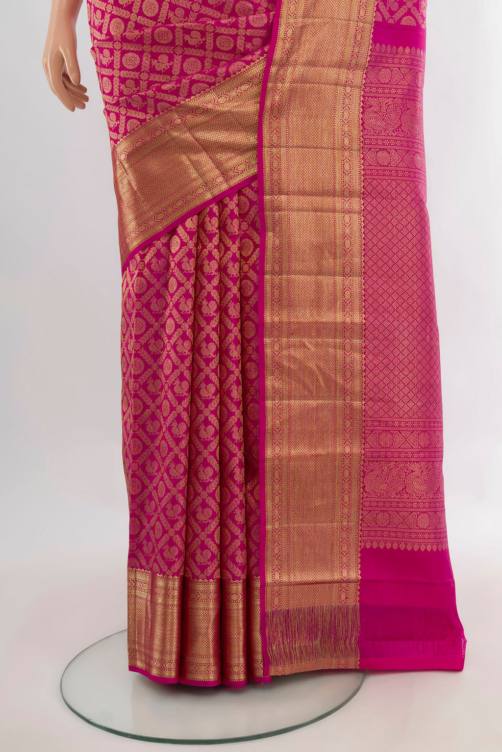 Pleats and pallu of Pure Silk Magenta Kanchipuram Saree with Zari Brocade on the body and Zari Border. 