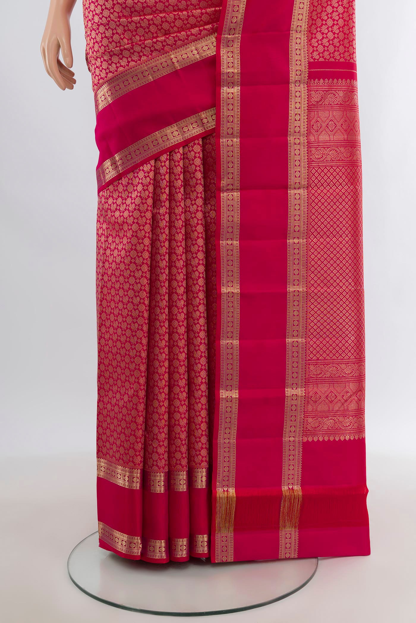 Pleats and pallu of Dark Pink Kanchipuram Silk Saree with Zari Brocade on the body and Zari Border. 