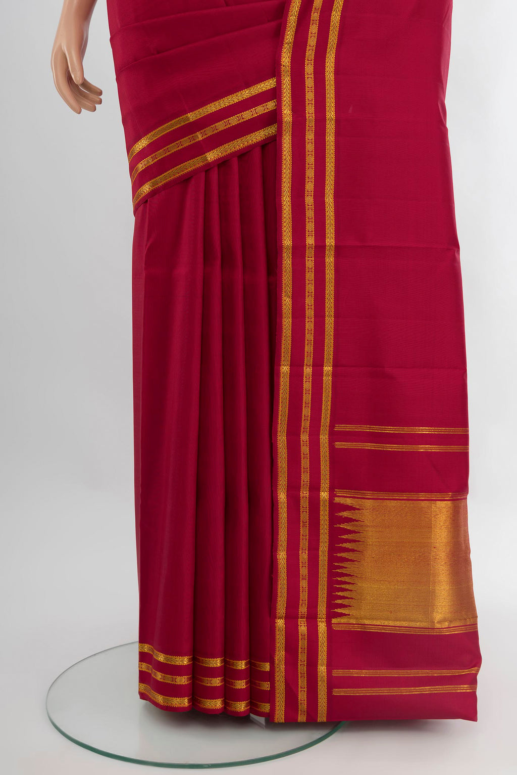 Pleats and pallu of Maroon Kanchipuram Silk Saree with Plain Body and Zari Border. 