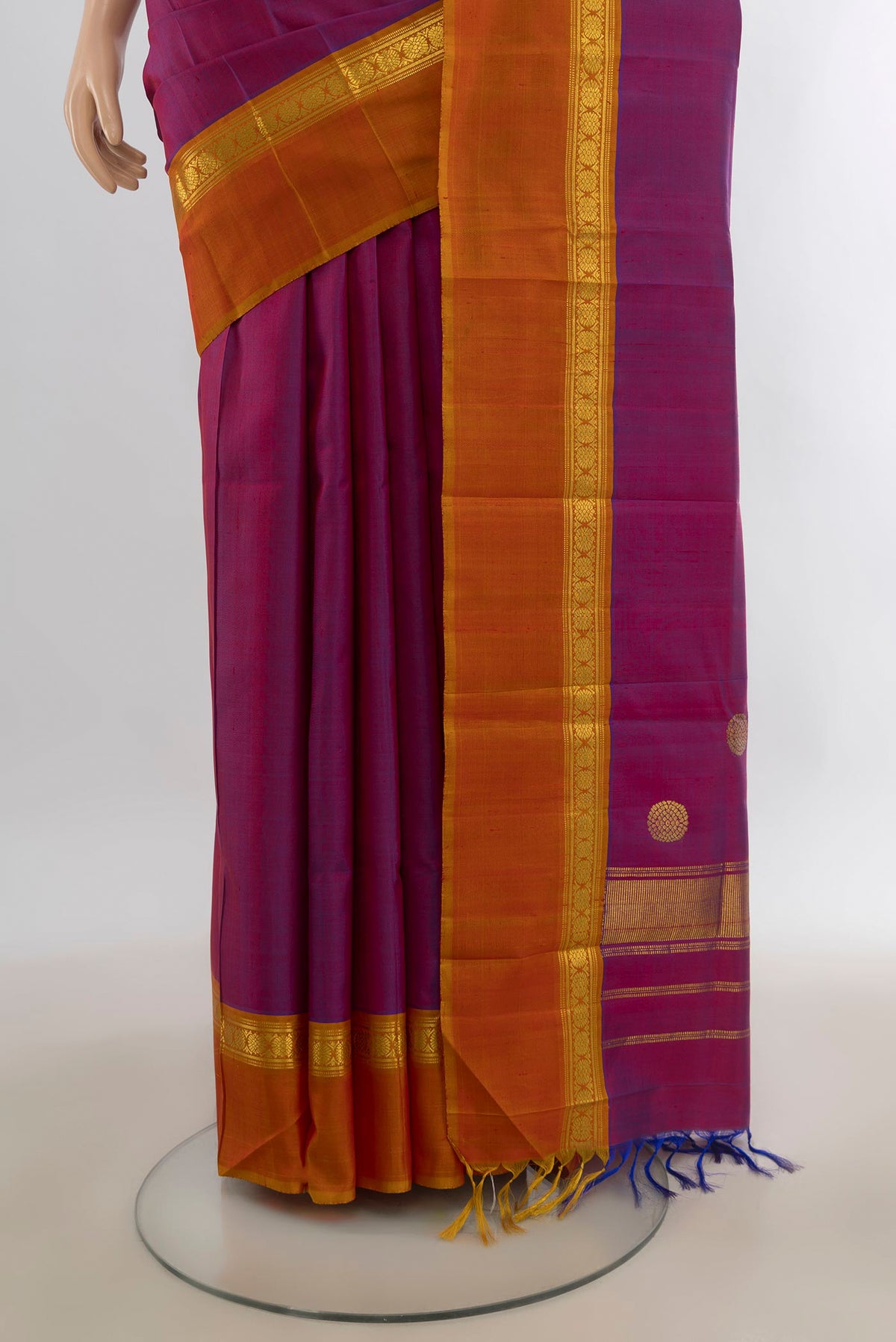 Pleats and pallu of Pure Silk Magenta Kanchipuram Saree with Plain Body and Zari Border. 