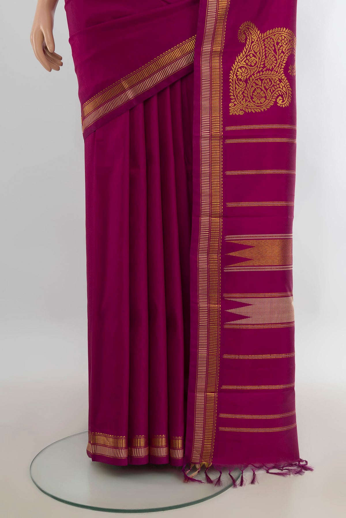 Pleats and pallu of Pure Silk Pure Zari Purple Kanchipuram Saree with Plain Body and Silk Border. 