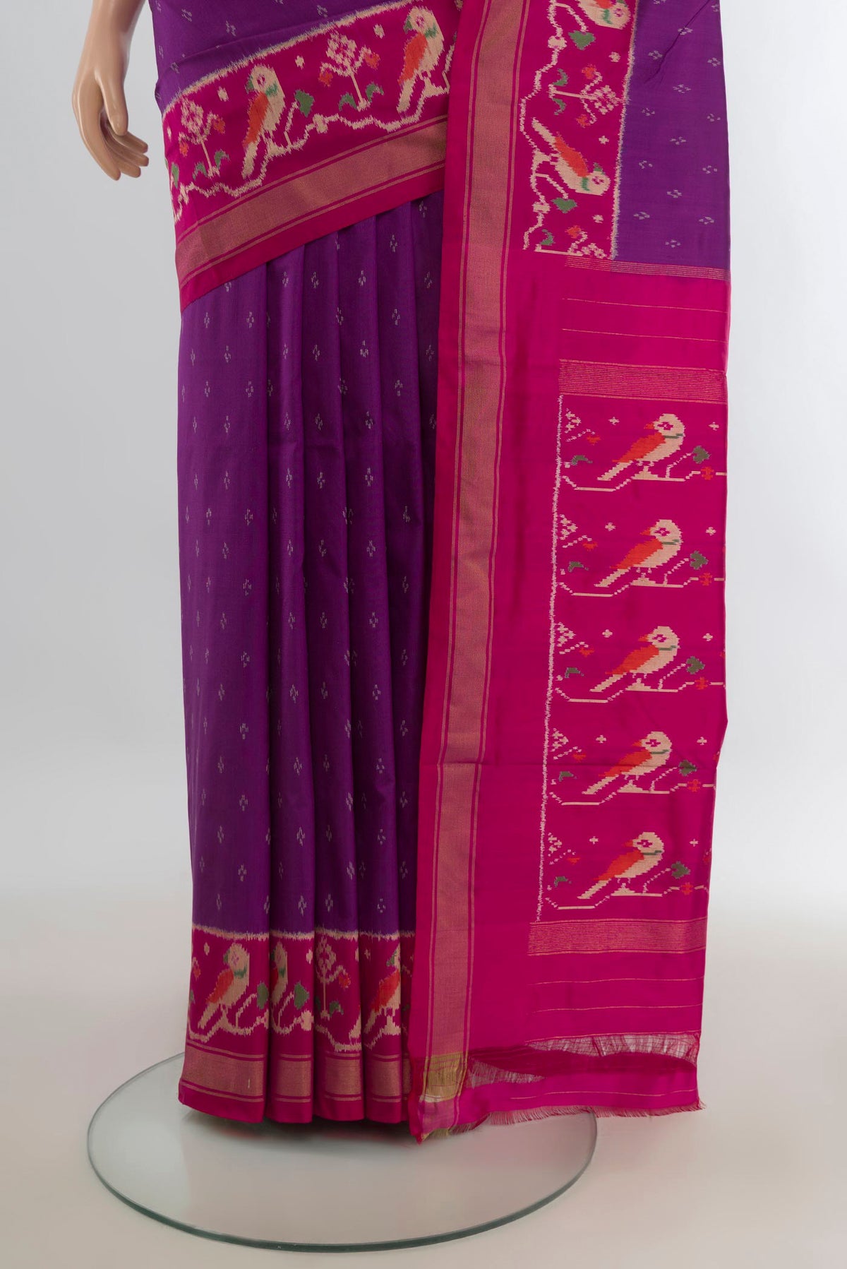 Pleats and pallu of Pure Silk Purple Pochampally Saree with Pure Ikat on the body and Ikat Border. 