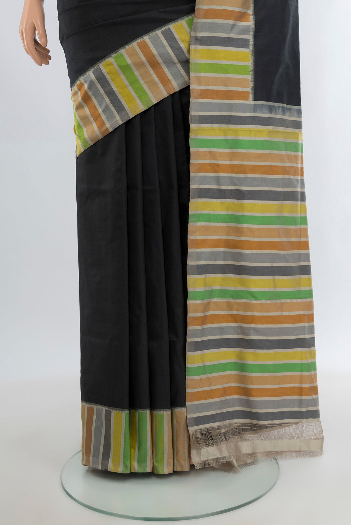 Pleats and pallu of Black Pochampally Silk Saree with Plain Body and Plain Border. 