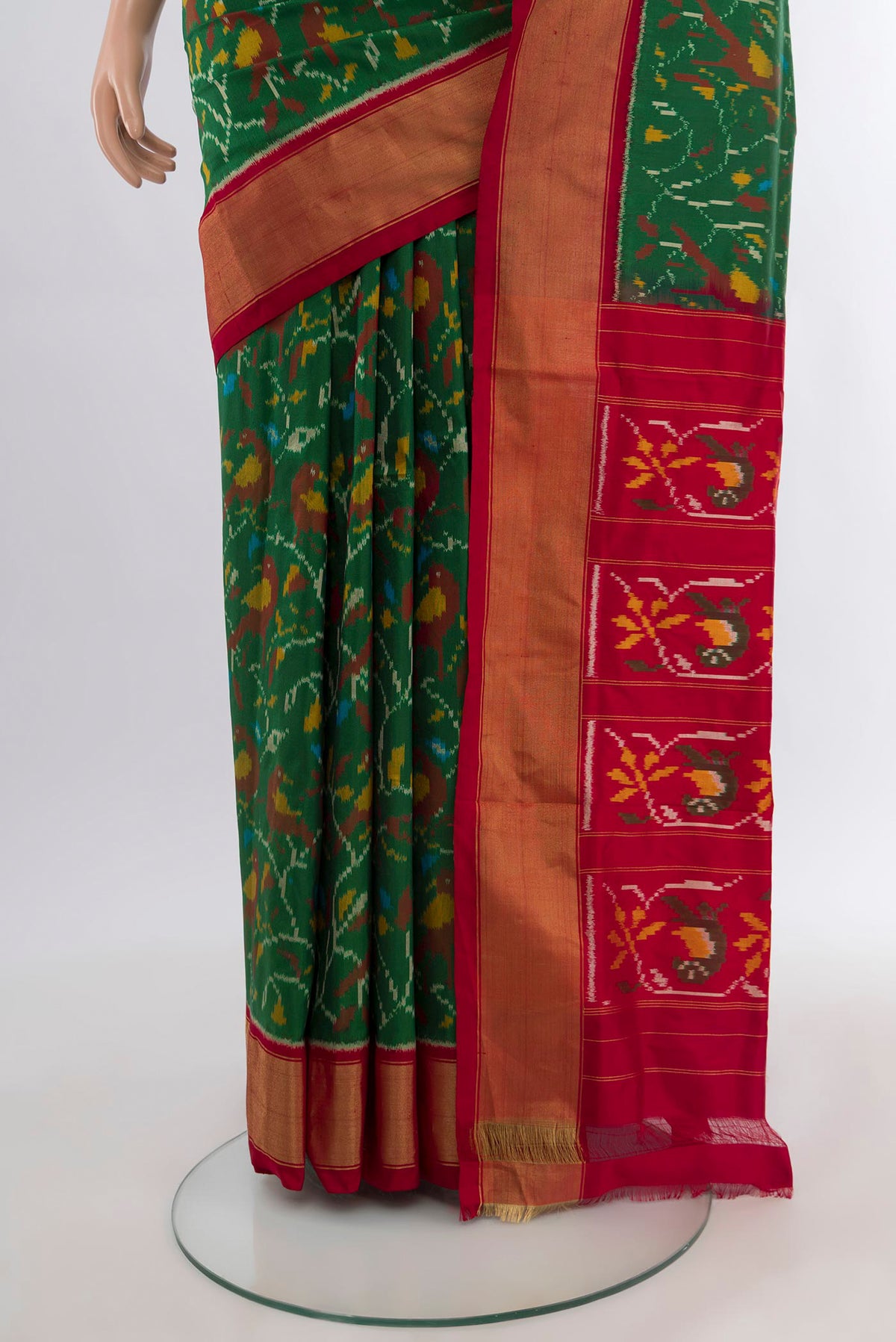 Pleats and pallu of Green Pochampally Silk Saree with Ikat design on the body and Zari Border. 