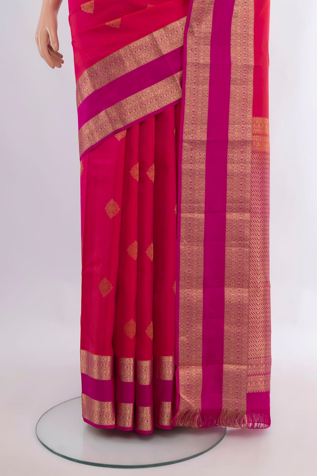 Pleats and pallu of Pure Silk Pink Kanchipuram Saree with Zari Butta on the body and Zari Border. 