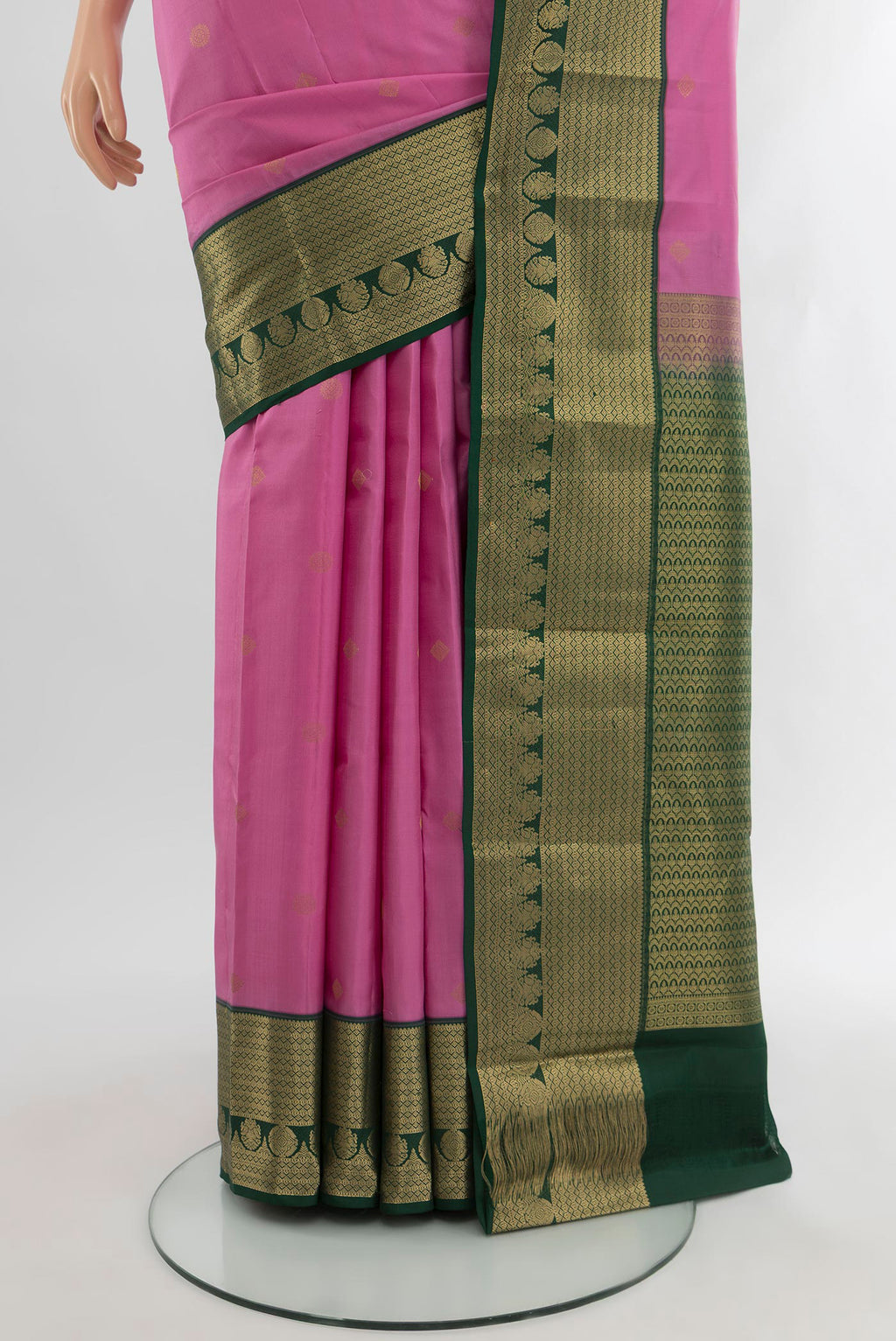 Pleats and pallu of Rose pink Kanchipuram Silk Saree with Zari Butta on the body and Zari Border. 