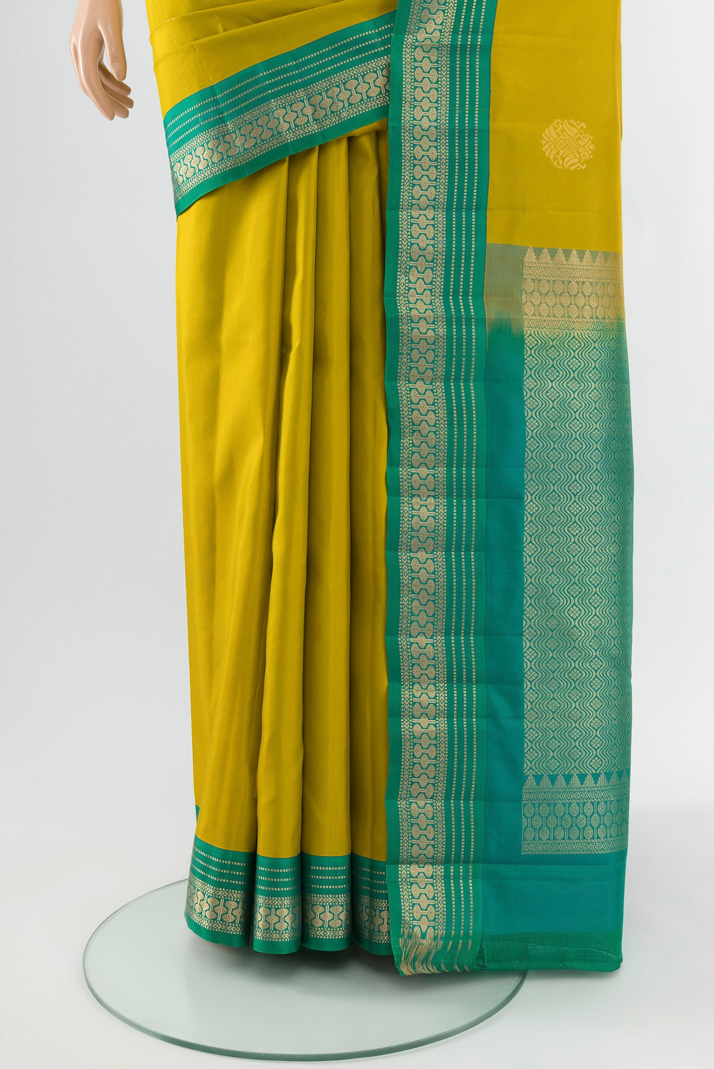 Pleats and pallu of Mehandi Green Kanchipuram Silk Saree with Zari Butta on the body and Zari Border. 