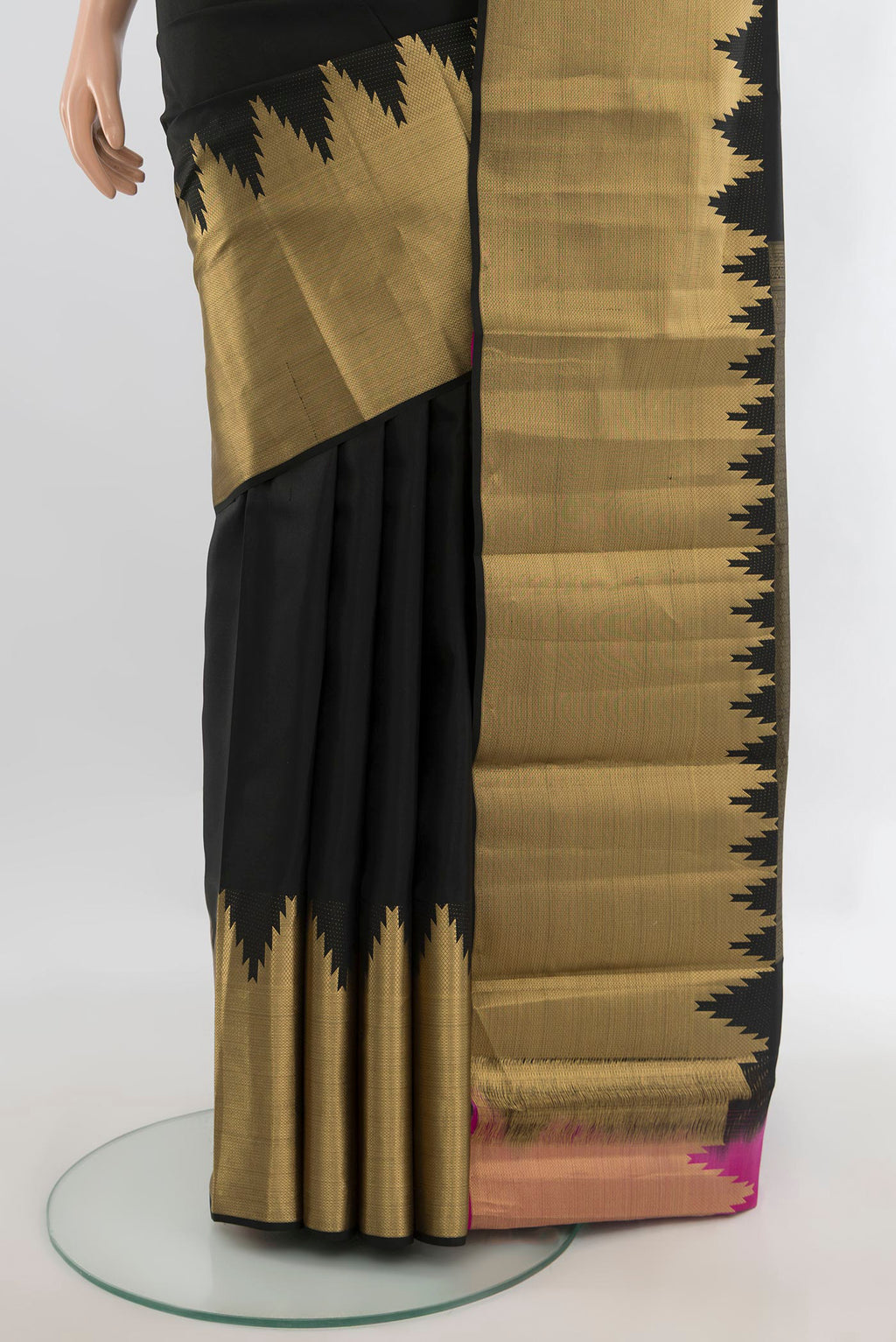 Pleats and pallu of Pure Silk Black Kanchipuram Saree with Plain Body and Zari Border. 