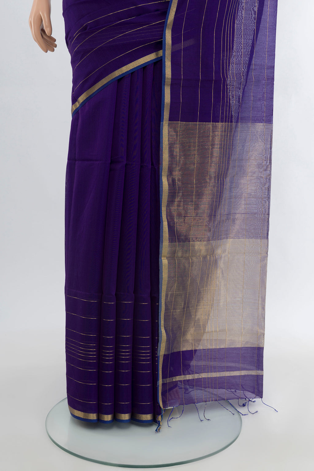 Pleats and pallu of Royal Blue Maheshwari Silk Cotton Saree with Plain Body and Zari Border. 