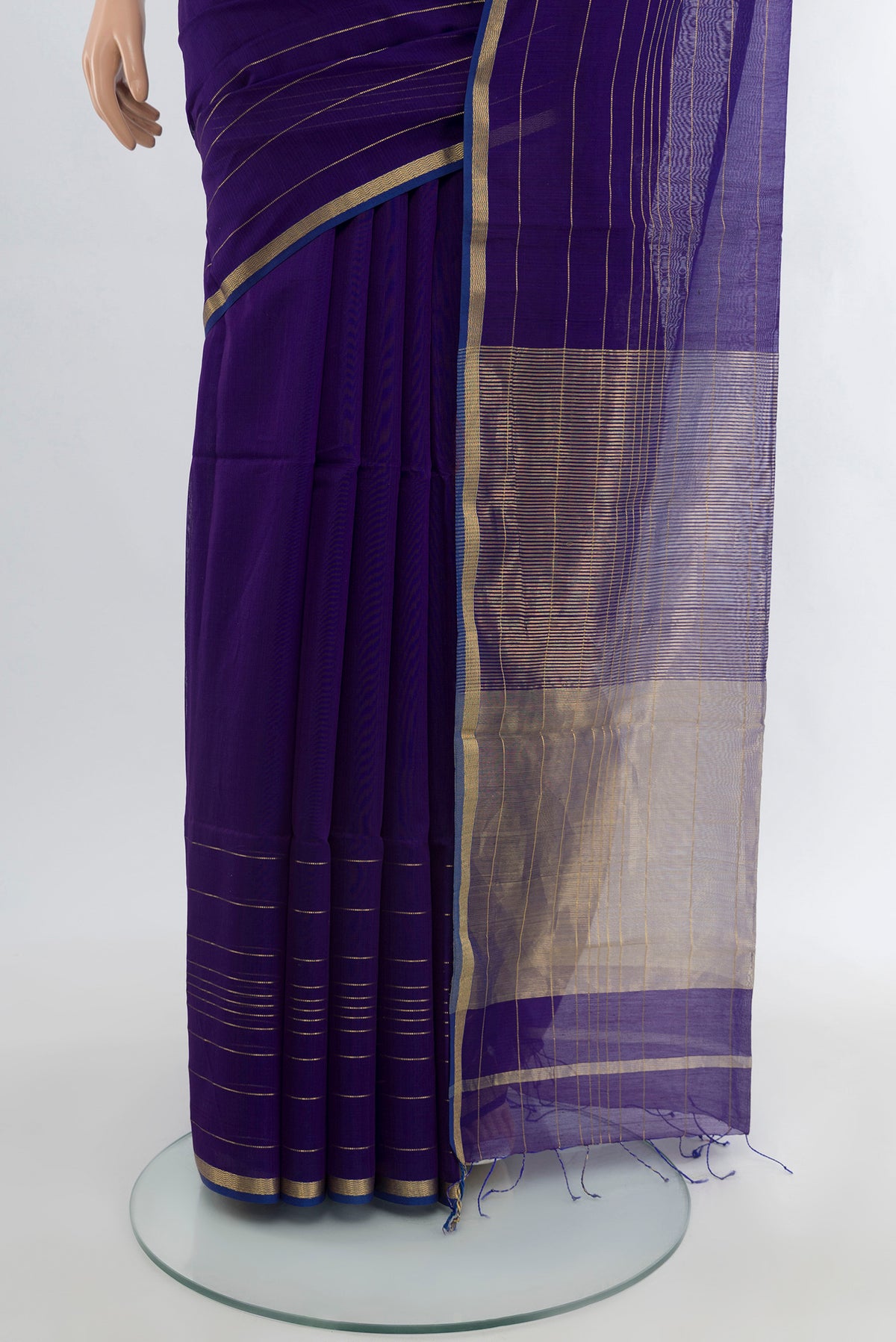 Pleats and pallu of Royal Blue Maheshwari Silk Cotton Saree with Plain Body and Zari Border. 