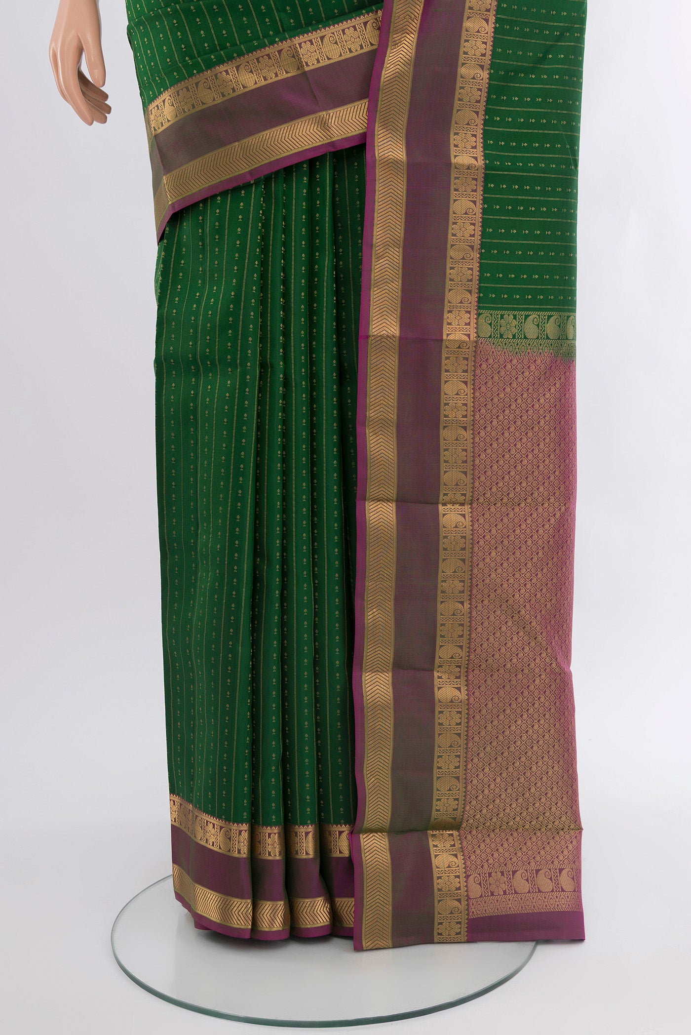 Pleats and pallu of Green Kanchipuram Silk Saree with Zari Butta on the body and Zari Border. 
