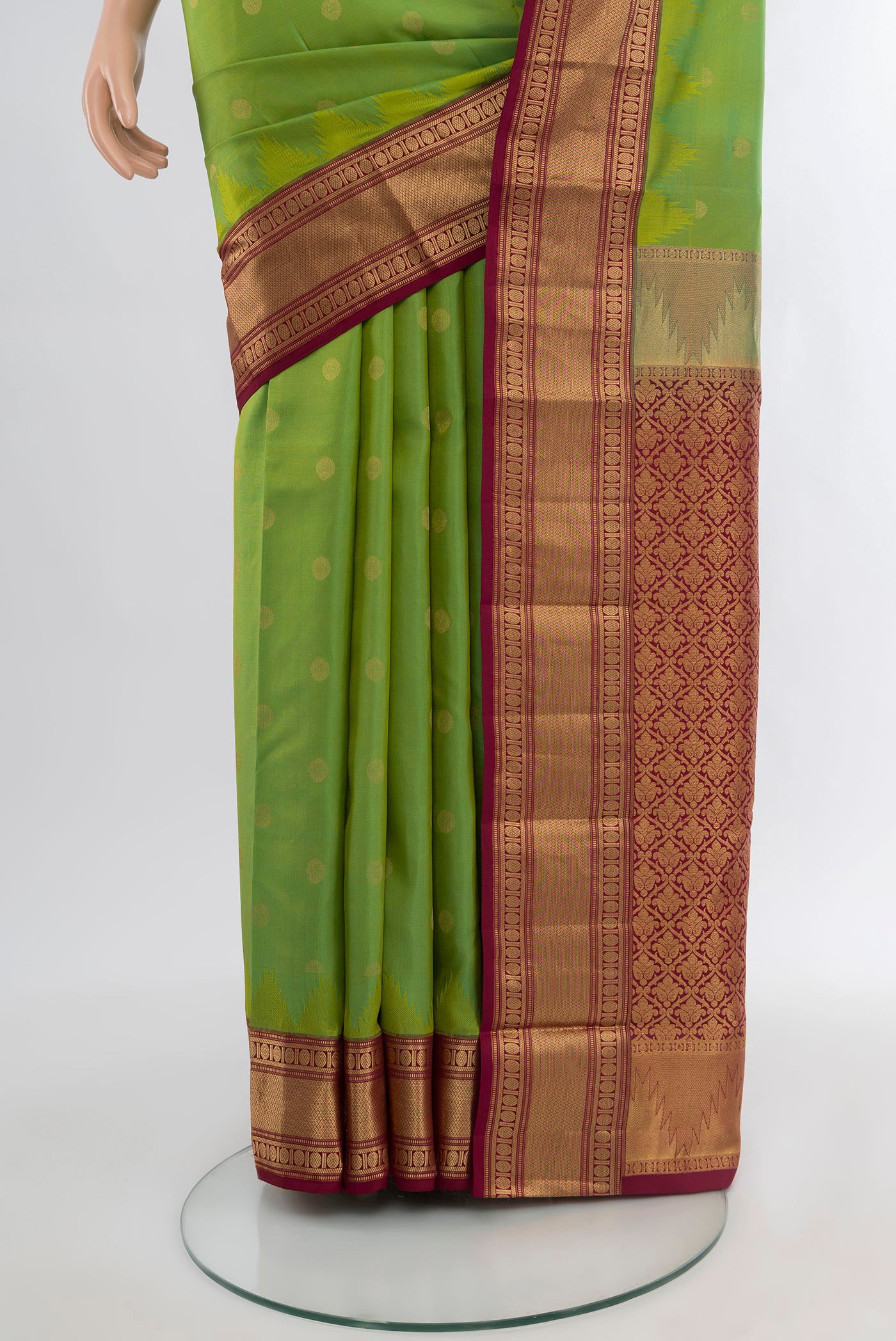 Pleats and pallu of Green Kanchipuram Silk Saree with Zari Butta on the body and Zari Border. 