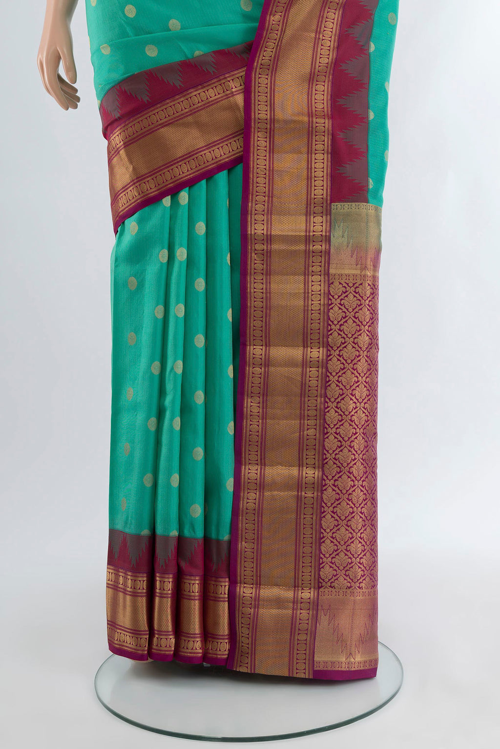 Pleats and pallu of Sea Green Kanchipuram Silk Saree with Zari Butta on the body and Zari Border. 