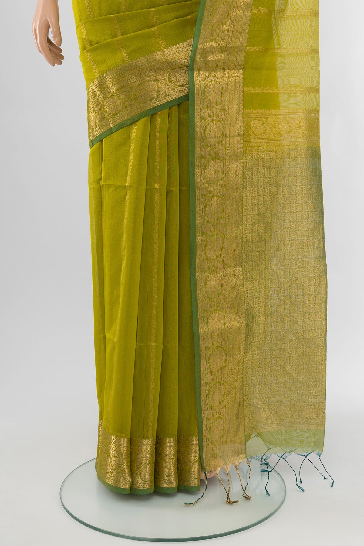 Pleats and pallu of Green Silk Cotton Saree with Zari Butta on the body and Zari Border. 