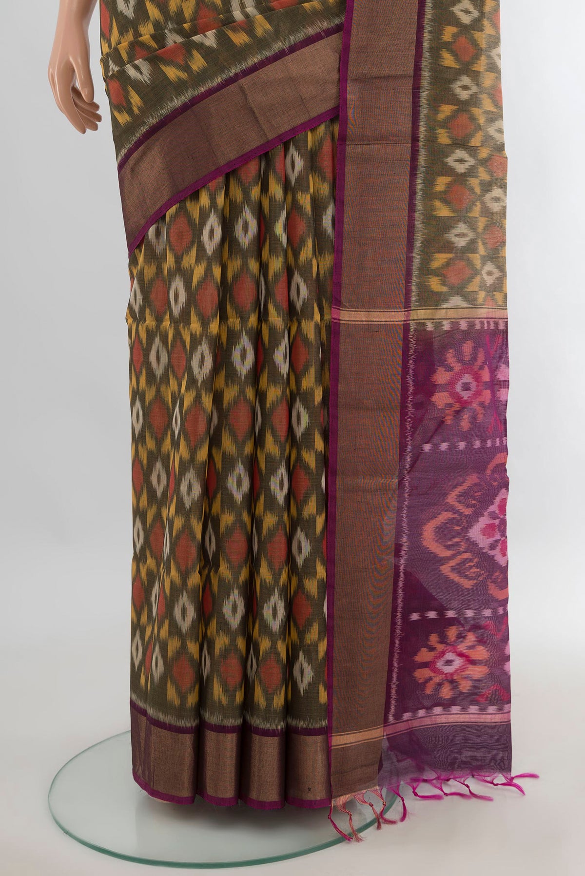 Pleats and pallu of Davys Grey Silk Cotton Saree with Ikat design on the body and Zari Border. 
