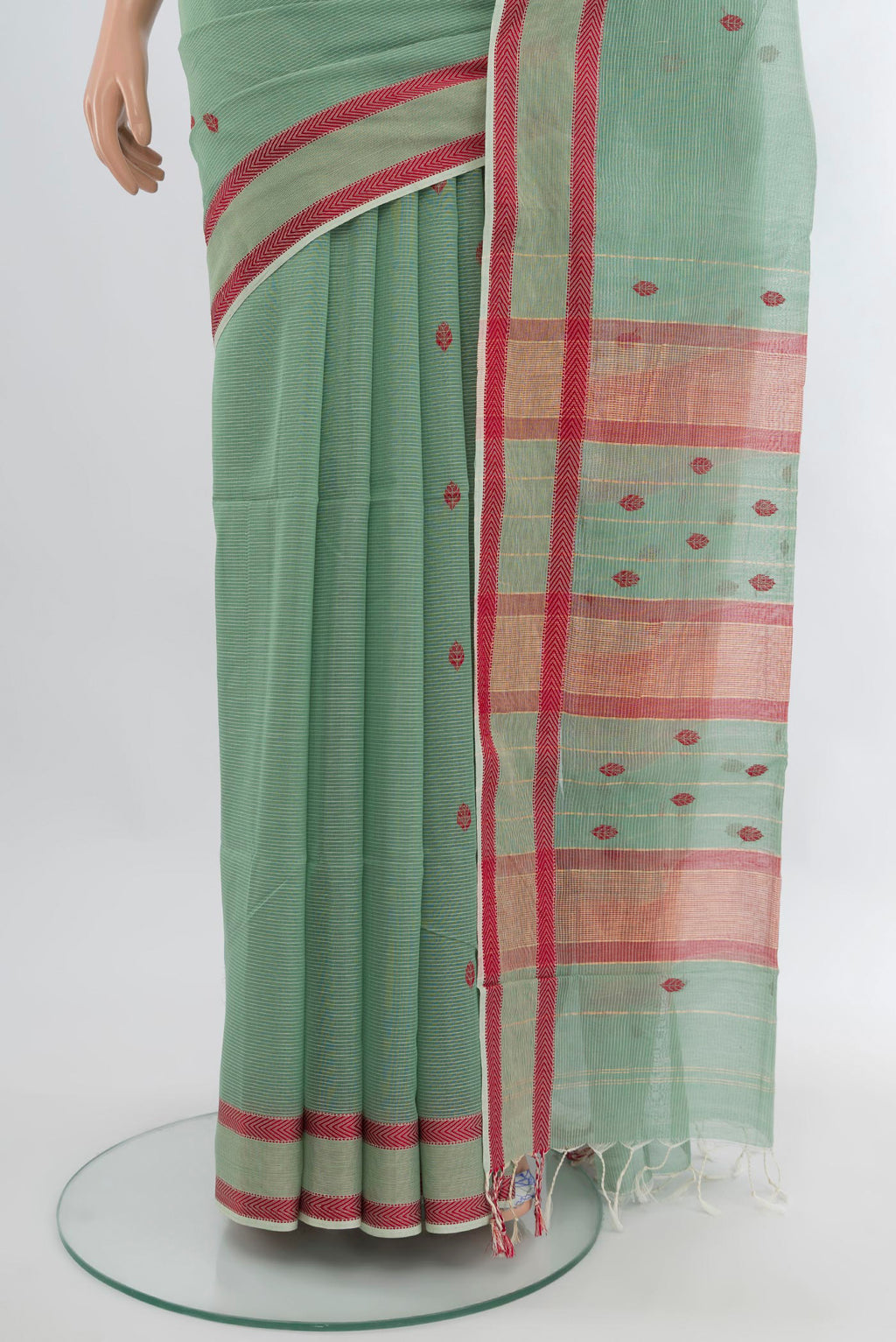 Pleats and pallu of Light Blue Maheshwari Silk Cotton Saree with Thread Butta on the body and Thread Border. 