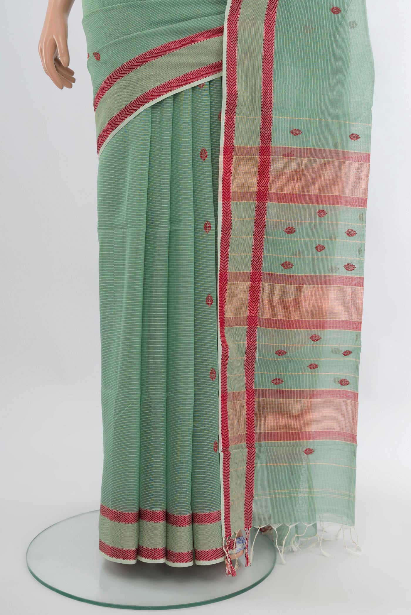 Pleats and pallu of Light Blue Maheshwari Silk Cotton Saree with Thread Butta on the body and Thread Border. 
