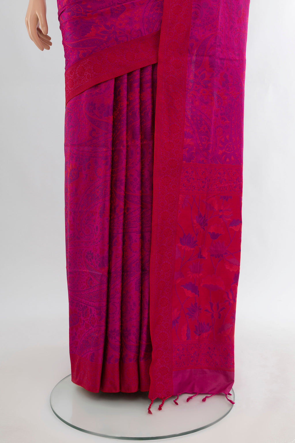 Pleats and pallu of Magenta Soft Silk Saree with Jacquard design on the body and Thread Border. 