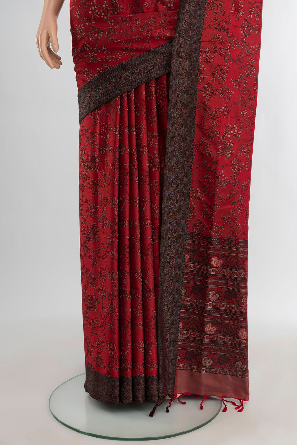 Pleats and pallu of Maroon Soft Silk Saree with Jacquard design on the body and Thread Border. 