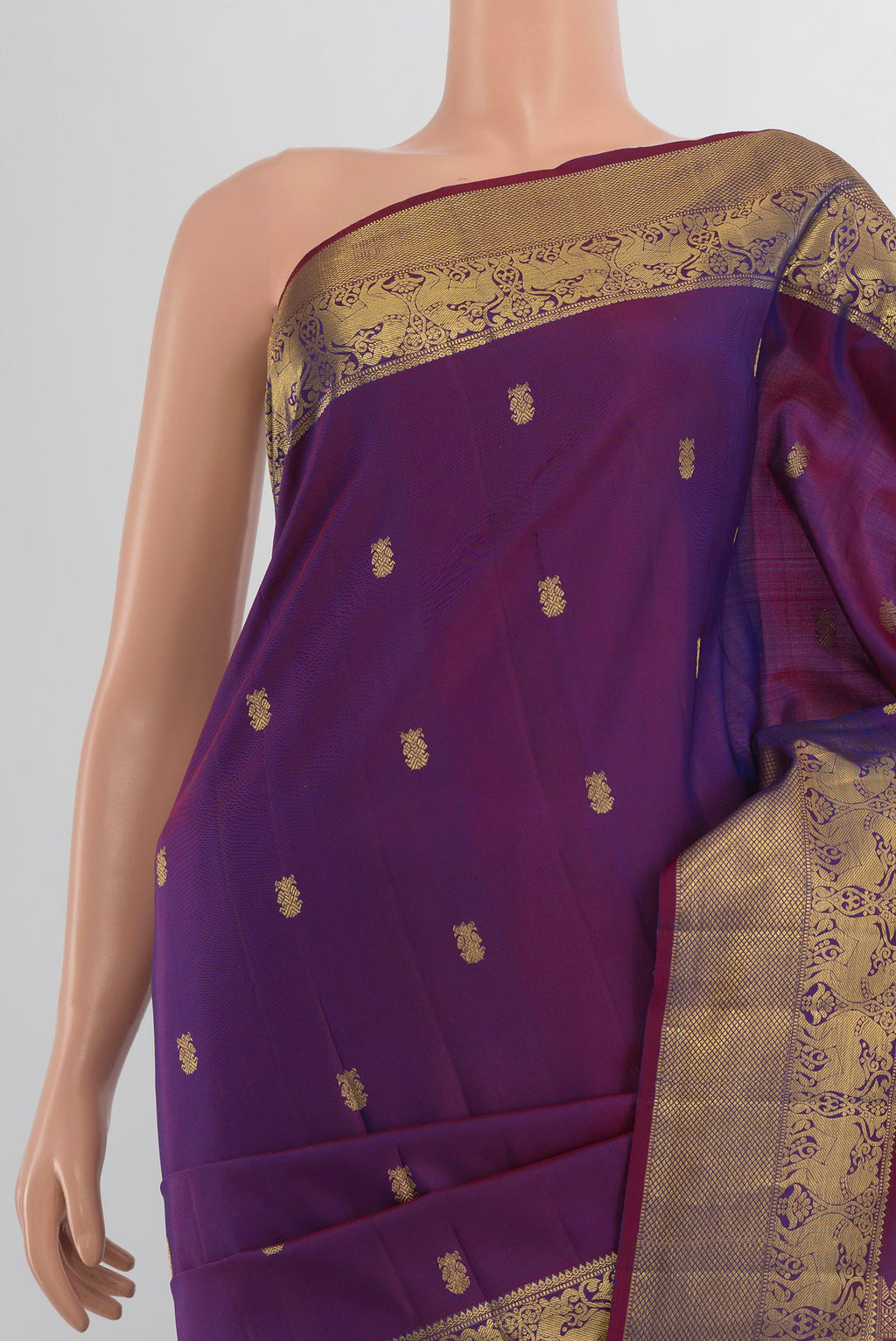 Border image of Pure Silk Violet Kanchipuram Saree with Zari Butta on the body and Silk Border. 