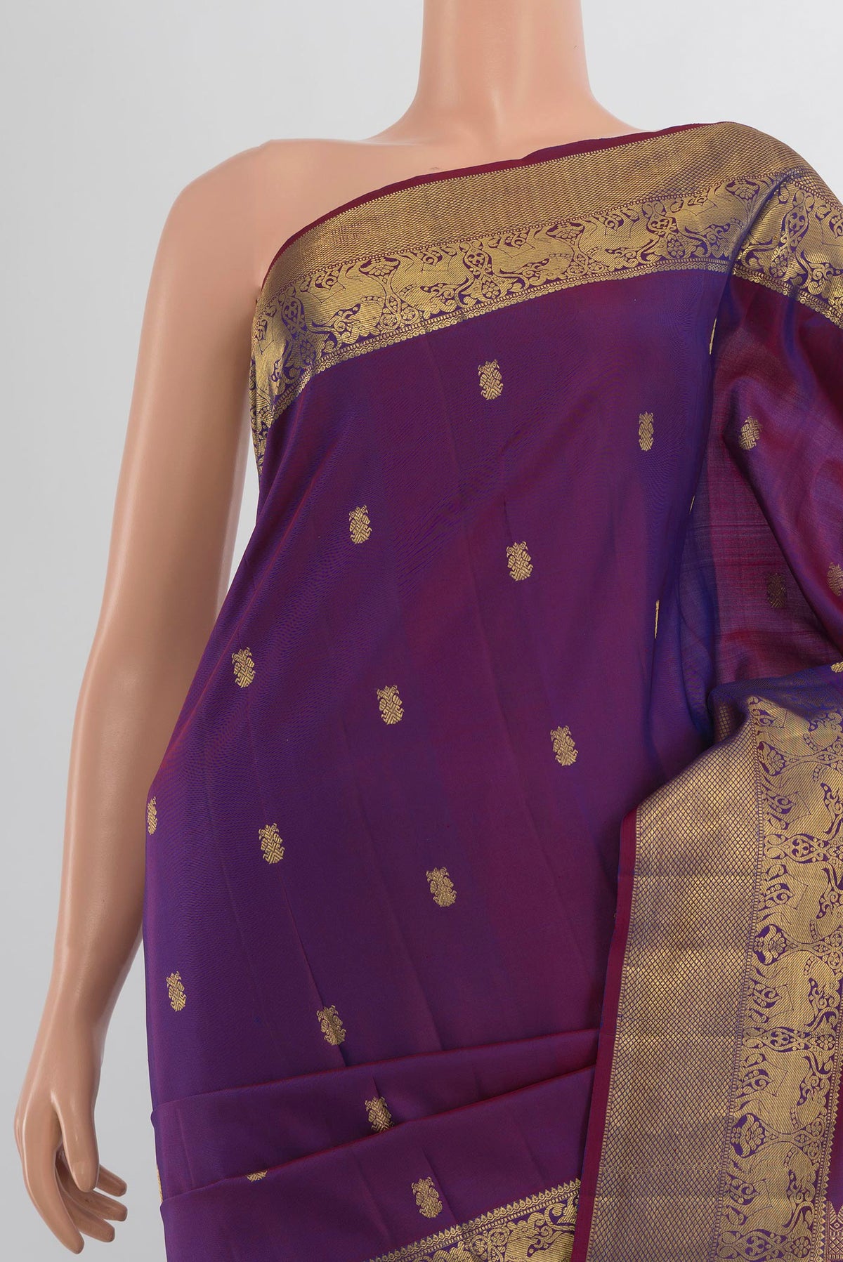 Border image of Pure Silk Violet Kanchipuram Saree with Zari Butta on the body and Silk Border. 