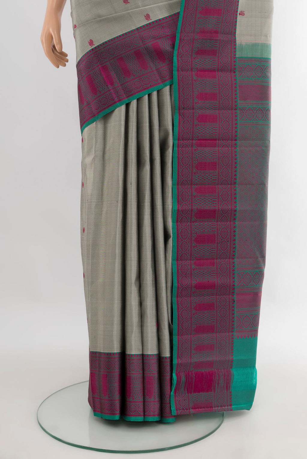 Pleats and pallu of Davys Grey Kanchipuram Silk Saree with Thread Butta on the body and Thread Border. 