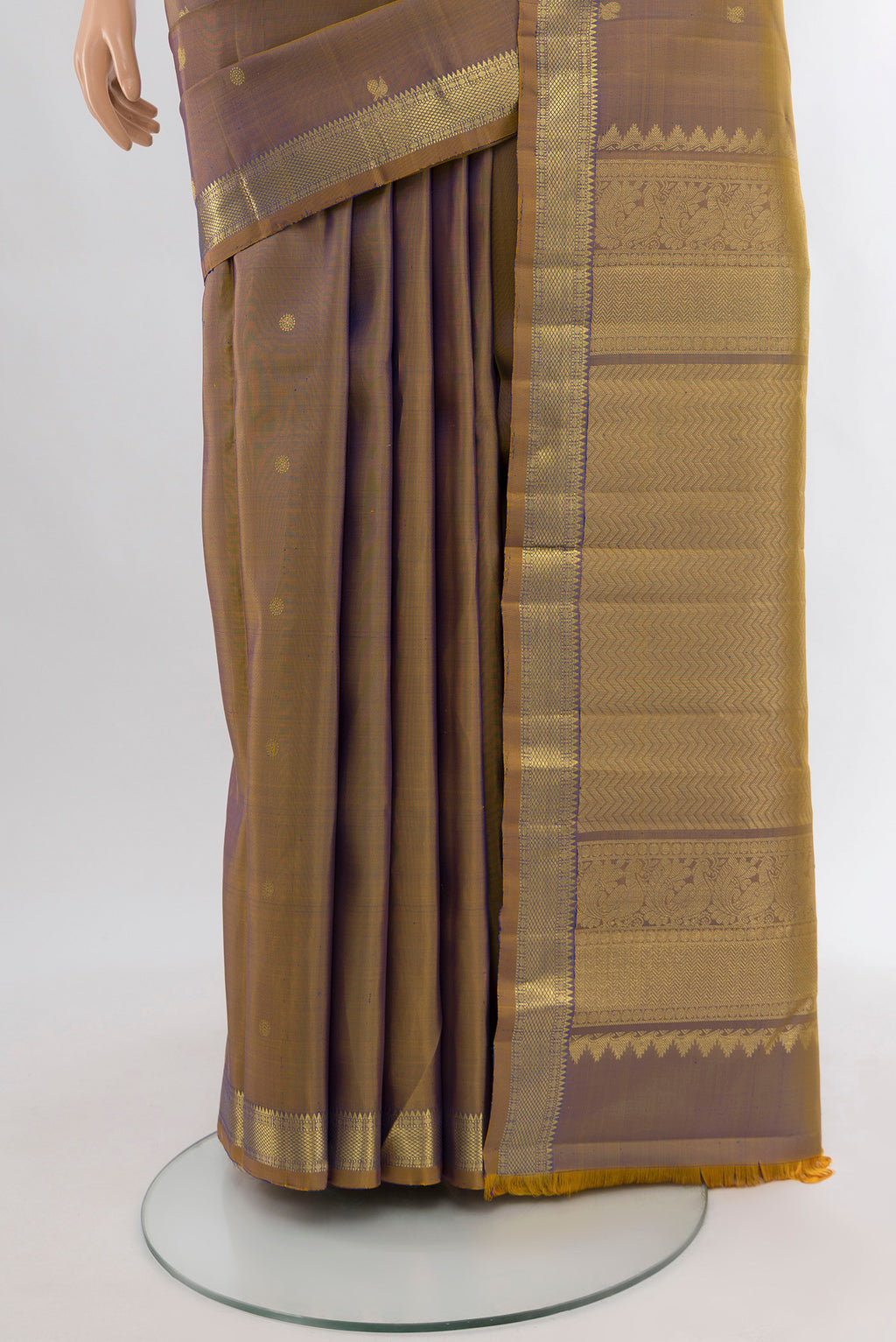 Pleats and pallu of Violet Dual Tone Kanchipuram Silk Saree with Zari Butta on the body and Zari Border. 