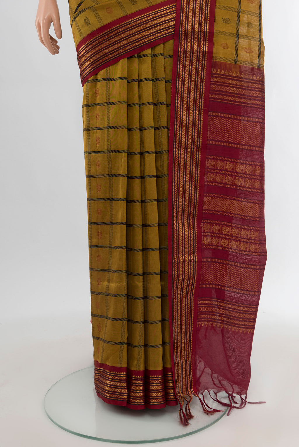 Pleats and pallu of Mehandi Green Silk Cotton Saree with Checked design on the body and Zari Border. 