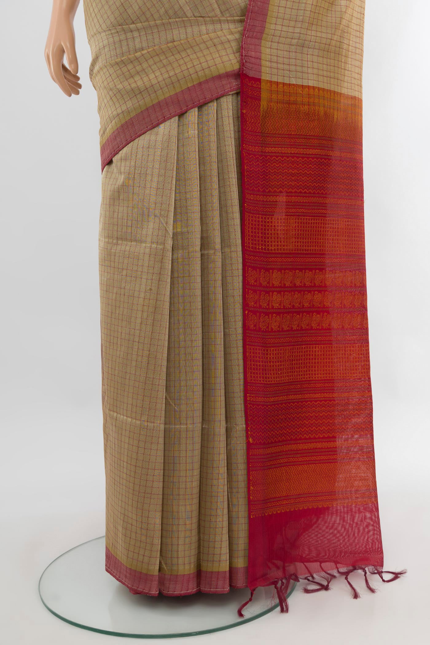 Pleats and pallu of Beige Silk Cotton Saree with Checked design on the body and Without Border. 