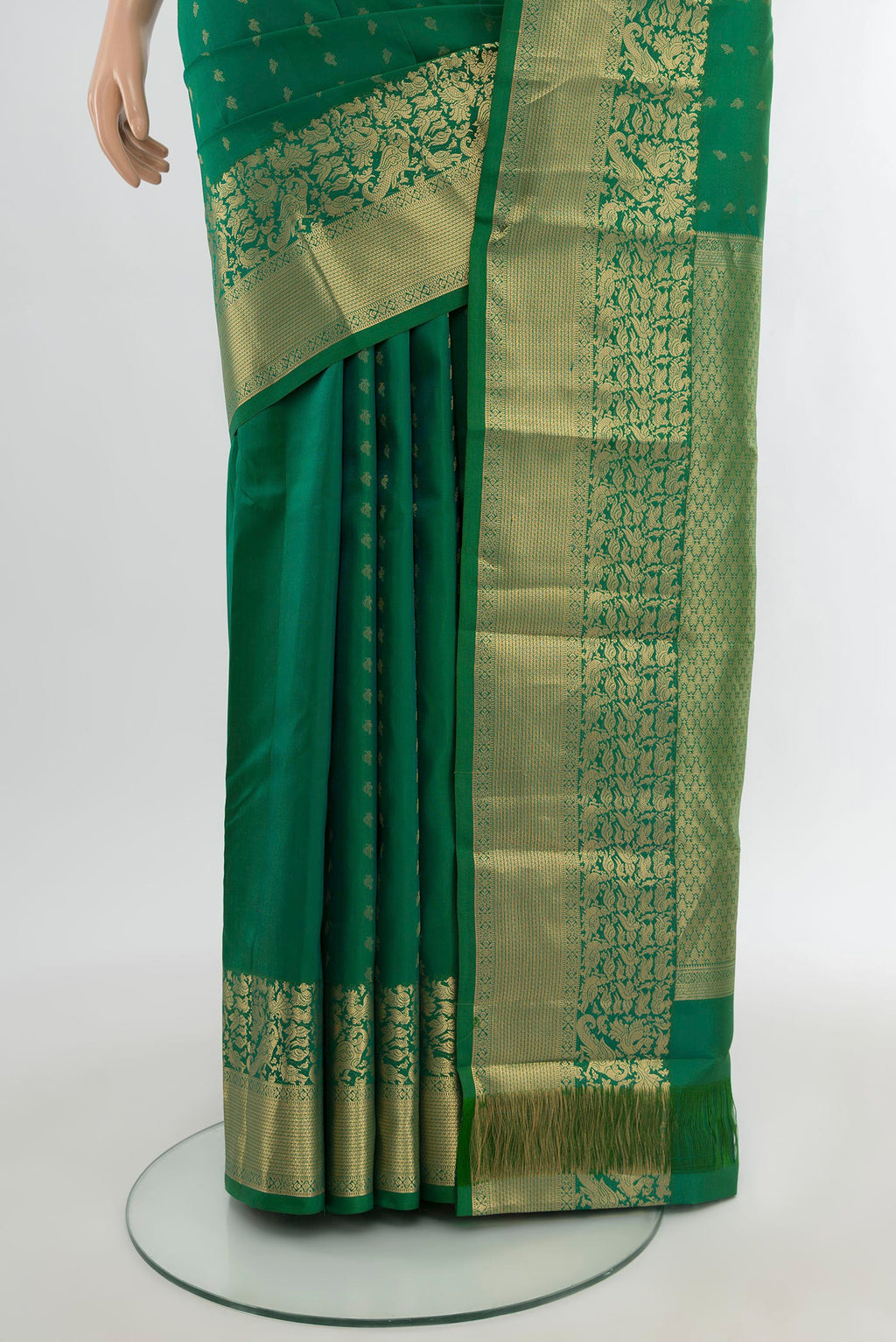 Pleats and pallu of Green Kanchipuram Silk Saree with Zari Butta on the body and Zari Border. 