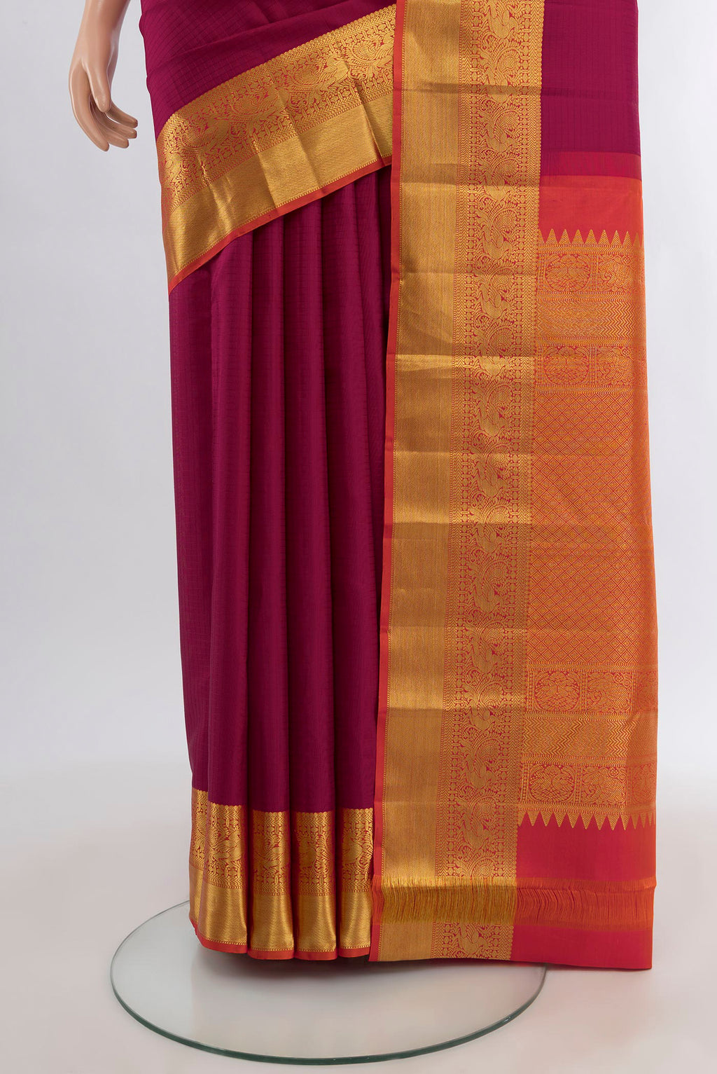 Pleats and pallu of Maroon Kanjivaram Silk Saree with Checked design on the body and Zari Border. 