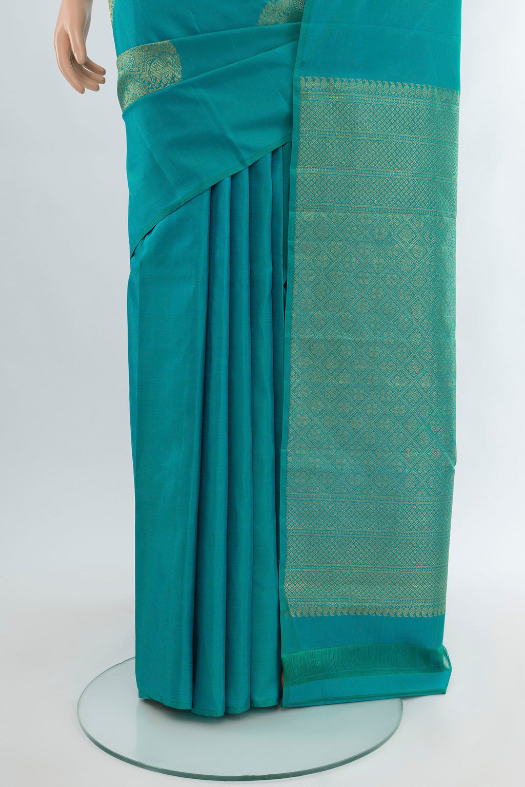 Pleats and pallu of Light Blue Kanchipuram Silk Saree with Zari Butta on the body and Without Border. 