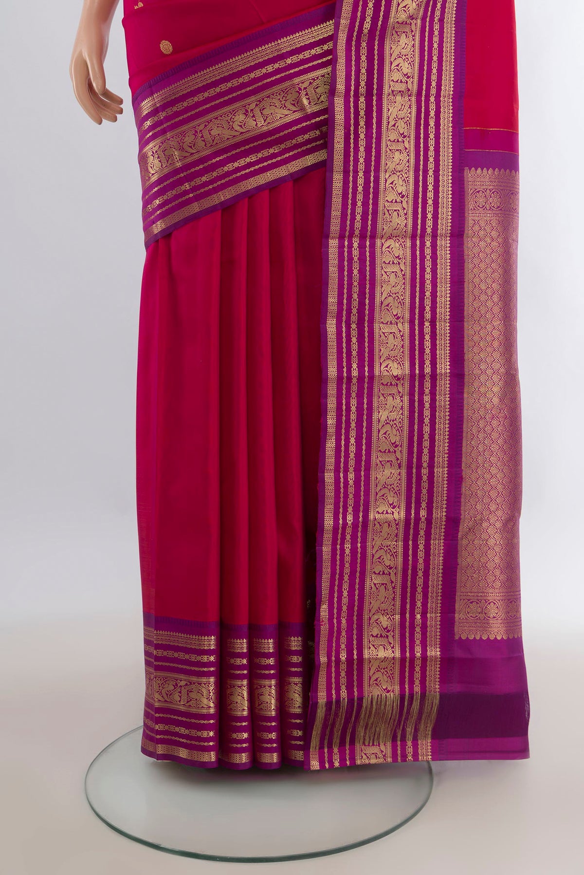 Pleats and pallu of Pure Silk Dark Pink Kanjivaram Saree with Zari Butta on the body and Zari Border. 