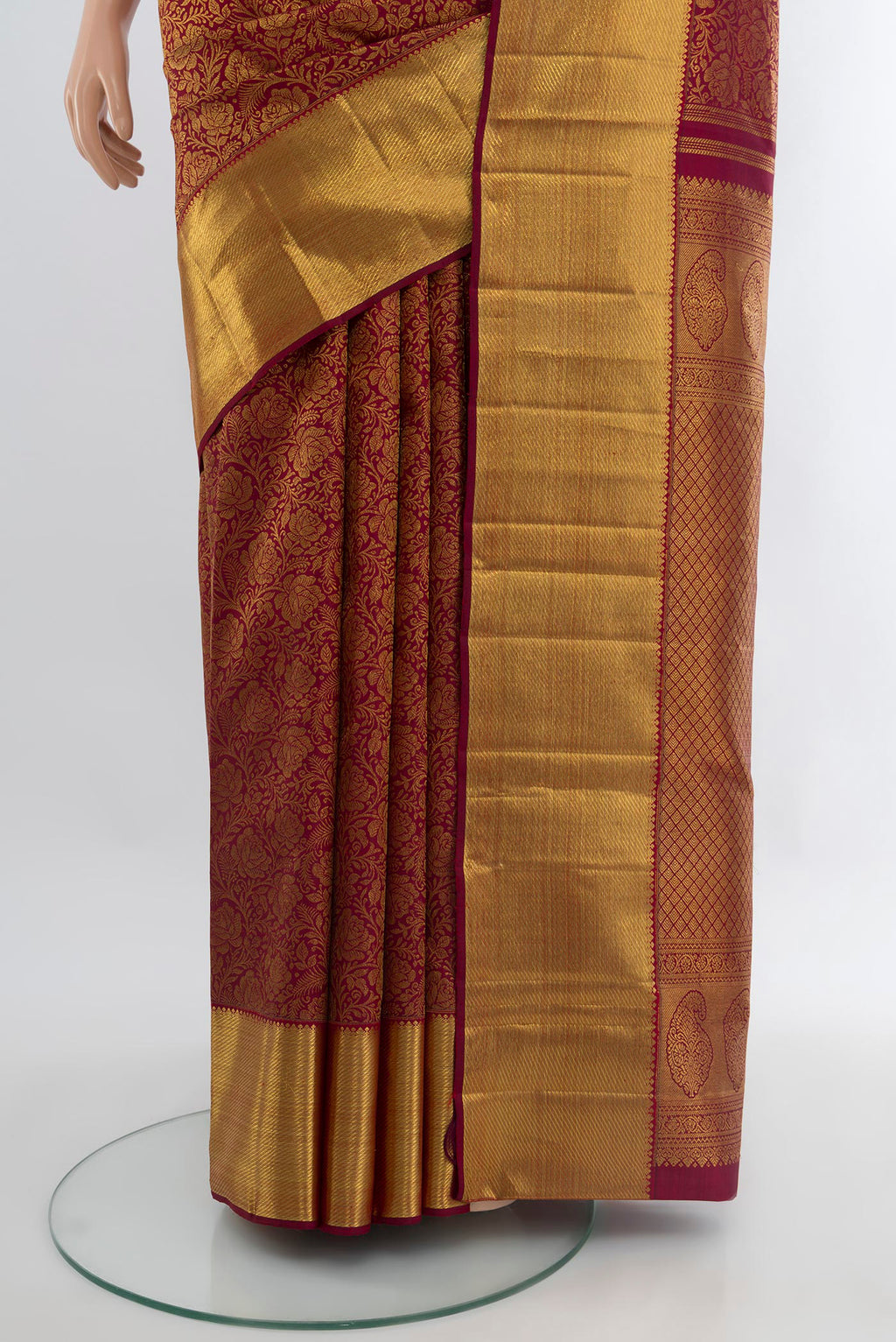 Pleats and pallu of Maroon Kanchipuram Silk Saree with Zari Brocade on the body and Zari Border. 