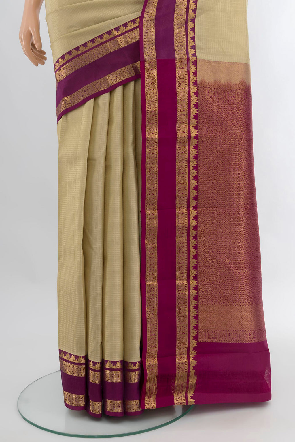 Pleats and pallu of Cream Kanchipuram Silk Saree with Checked design on the body and Zari Border. 