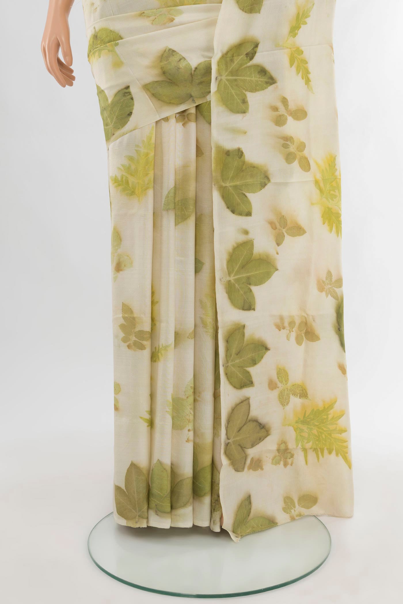Pleats and pallu of Off White Tussar Silk Saree with Floral Print on the body and Without Border. 