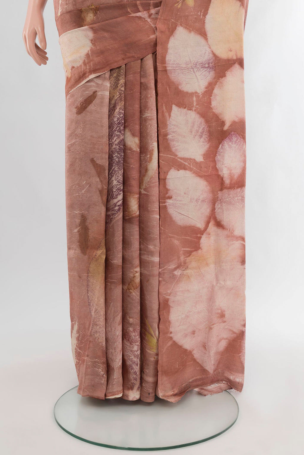 Pleats and pallu of Mauve Tussar Silk Saree with Floral Print on the body and Without Border. 