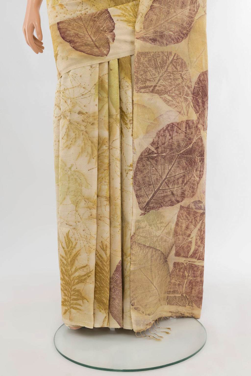 Pleats and pallu of Cream Tussar Silk Saree with Floral Print on the body and Without Border. 