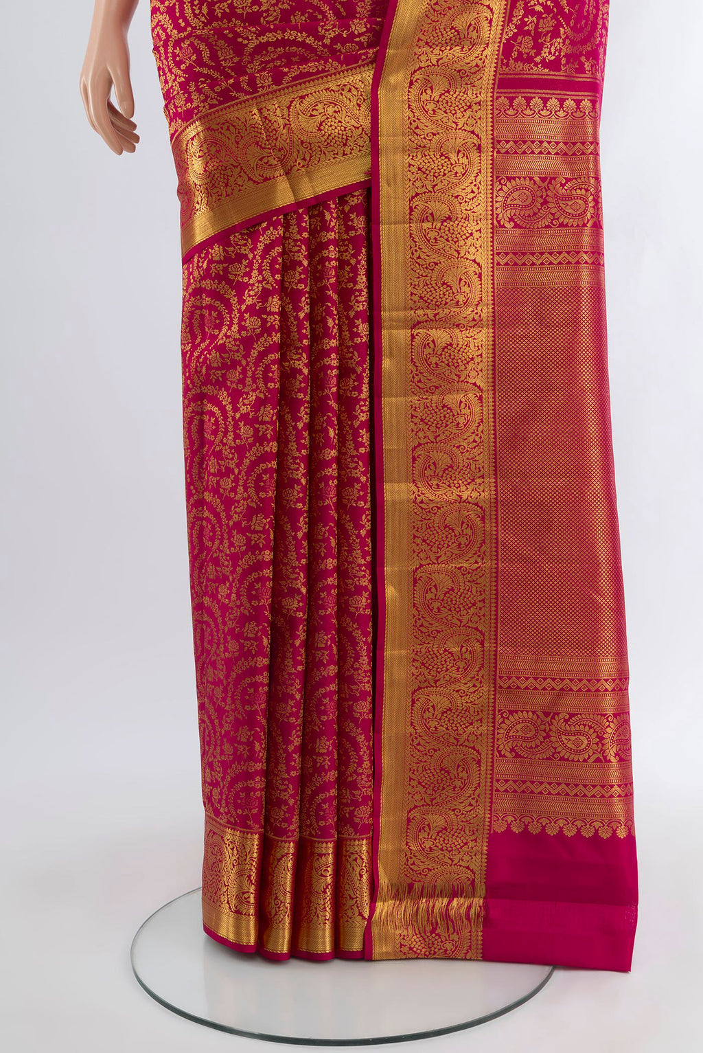 Pleats and pallu of Dark Pink Kanchipuram Silk Saree with Zari Brocade on the body and Zari Border. 