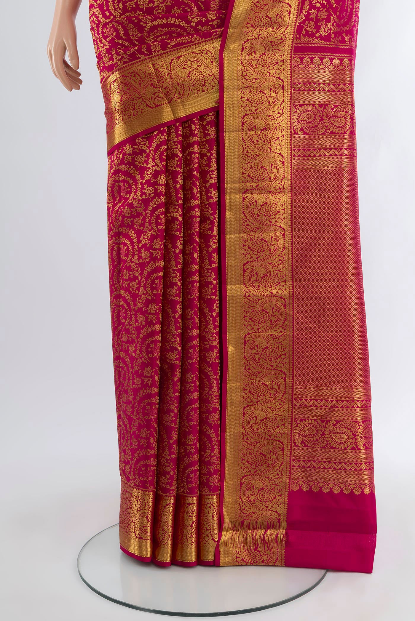 Pleats and pallu of Dark Pink Kanchipuram Silk Saree with Zari Brocade on the body and Zari Border. 