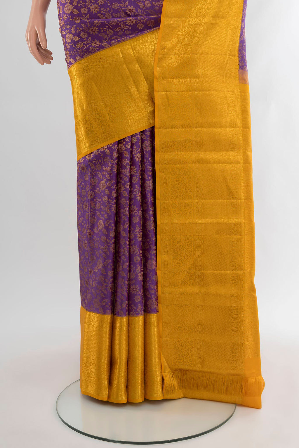 Pleats and pallu of Lavender Kanjivaram Silk Saree with Zari Brocade on the body and Zari Border. 