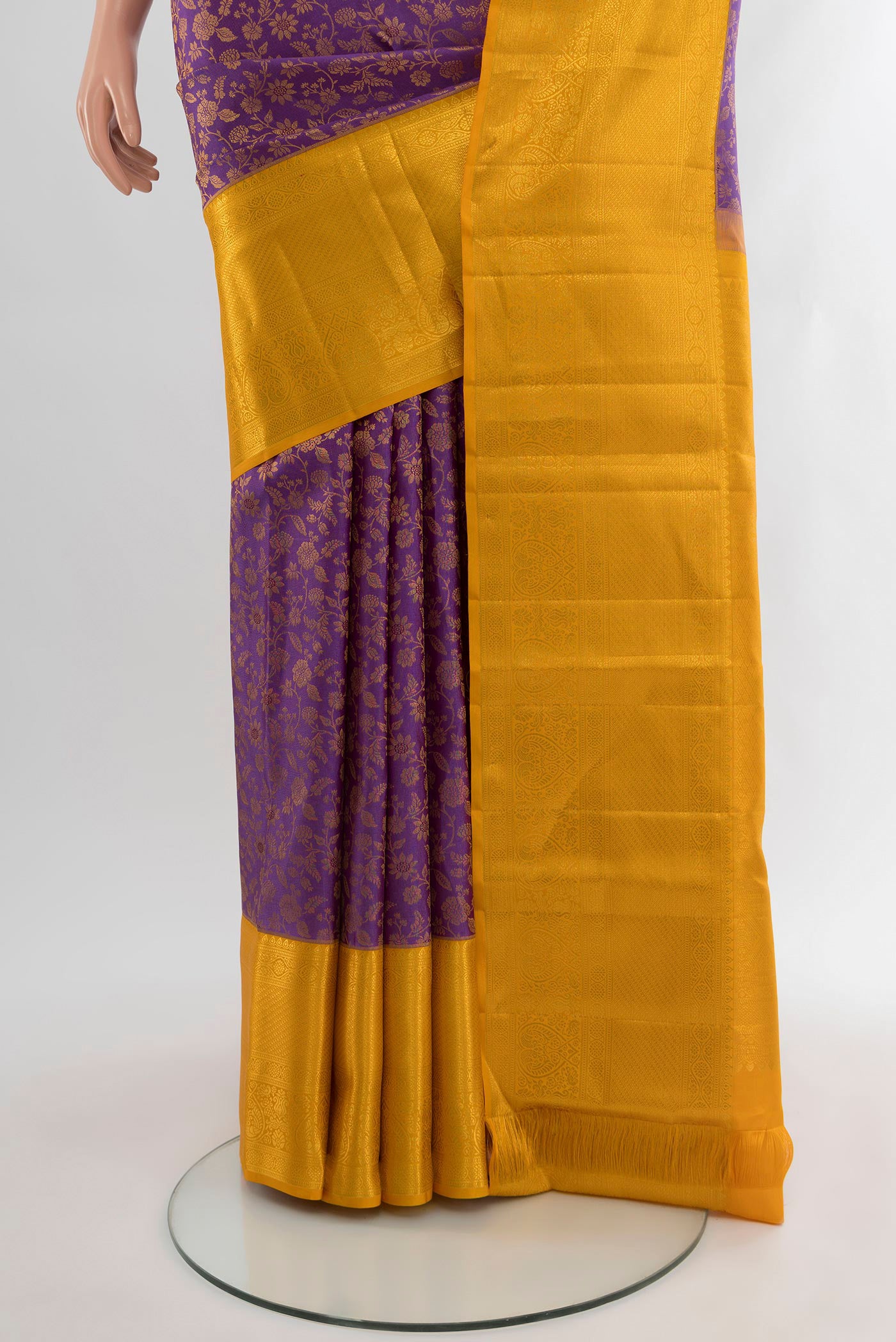 Pleats and pallu of Lavender Kanjivaram Silk Saree with Zari Brocade on the body and Zari Border. 