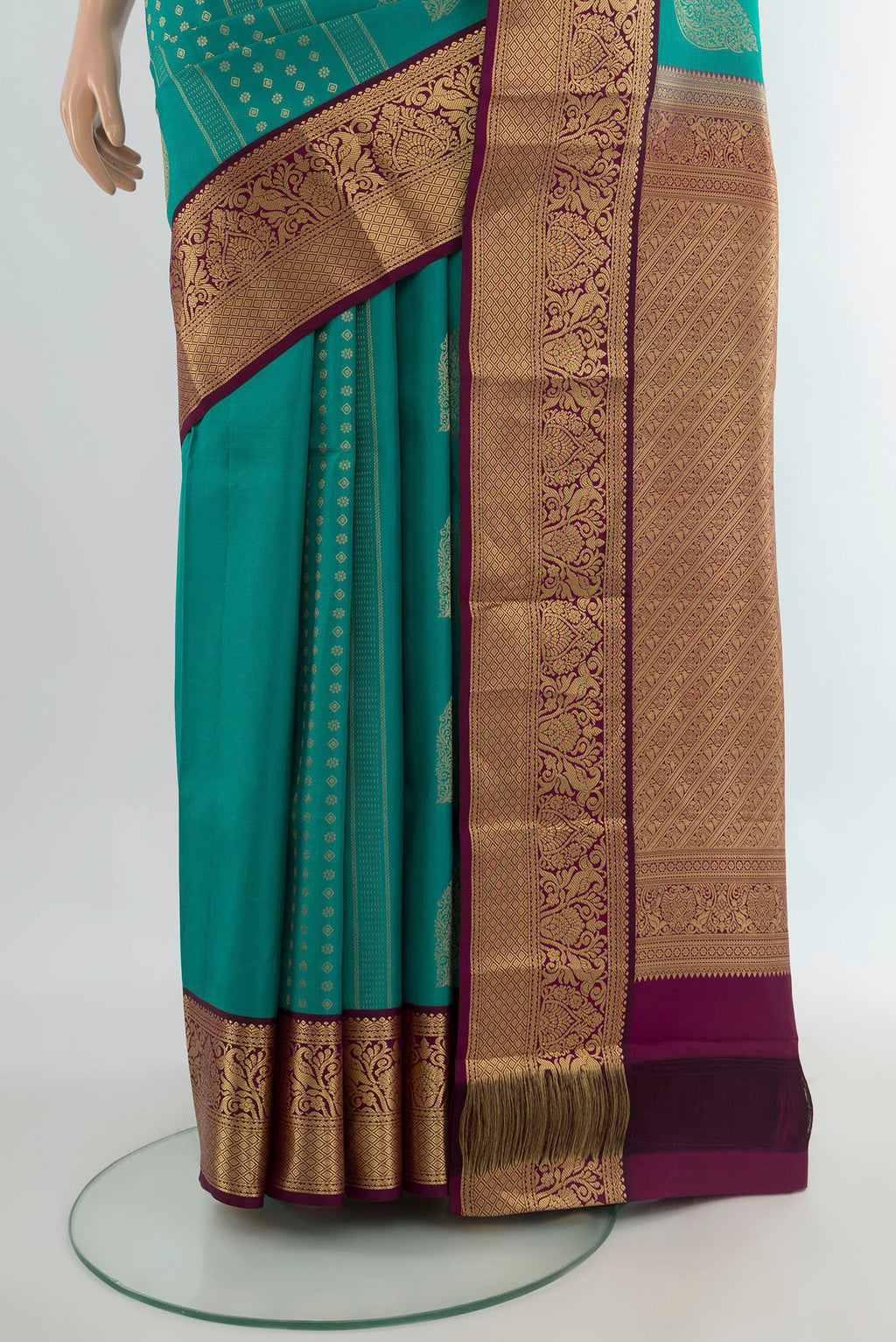 Pleats and pallu of Pure Silk Turquoise Kanjivaram Saree with Zari Butta on the body and Zari Border. 