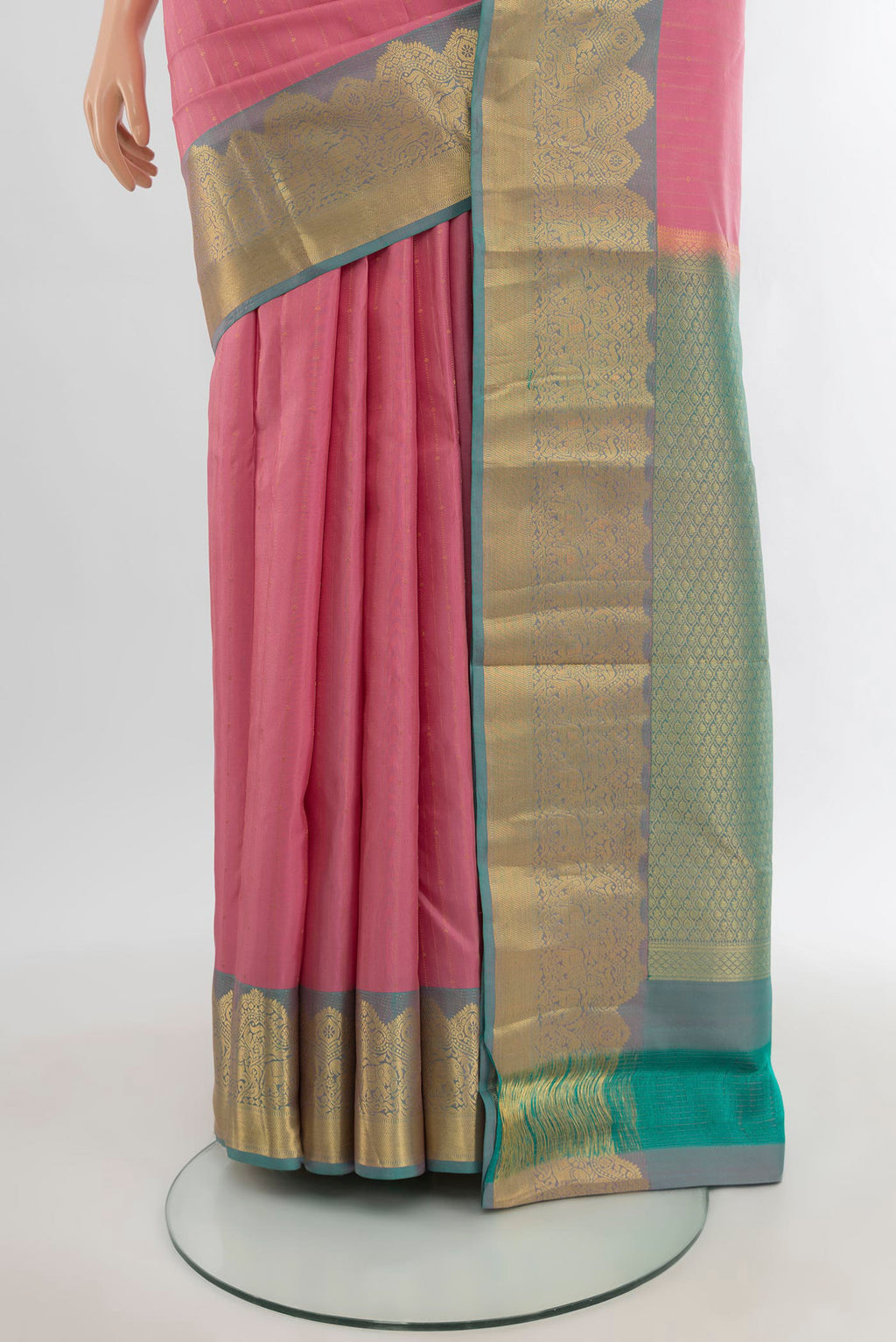 Pleats and pallu of Rose pink Kanchipuram Silk Saree with Zari Butta on the body and Zari Border. 